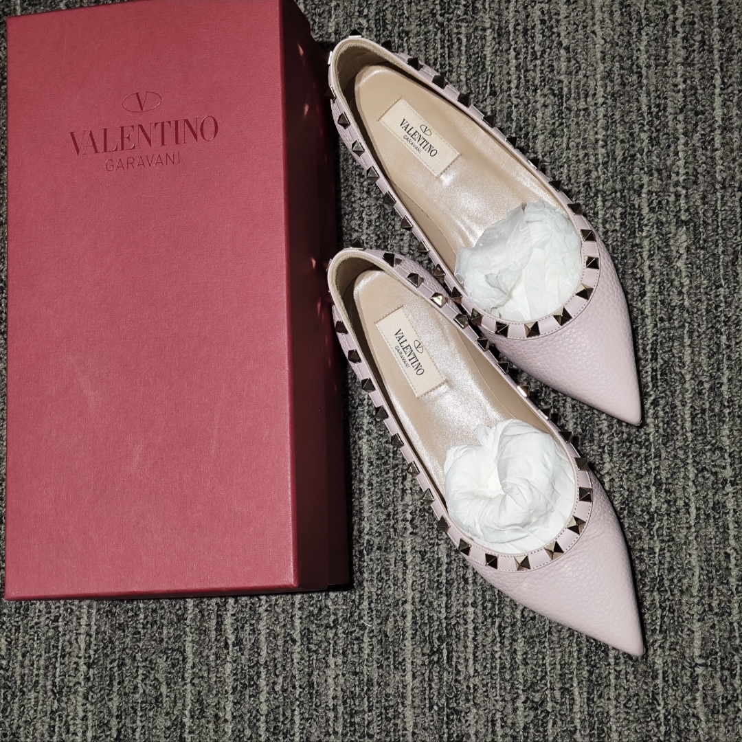 95新 Valentino/华伦天奴 粉色 37 码铆钉平底鞋/250820MZS9R04