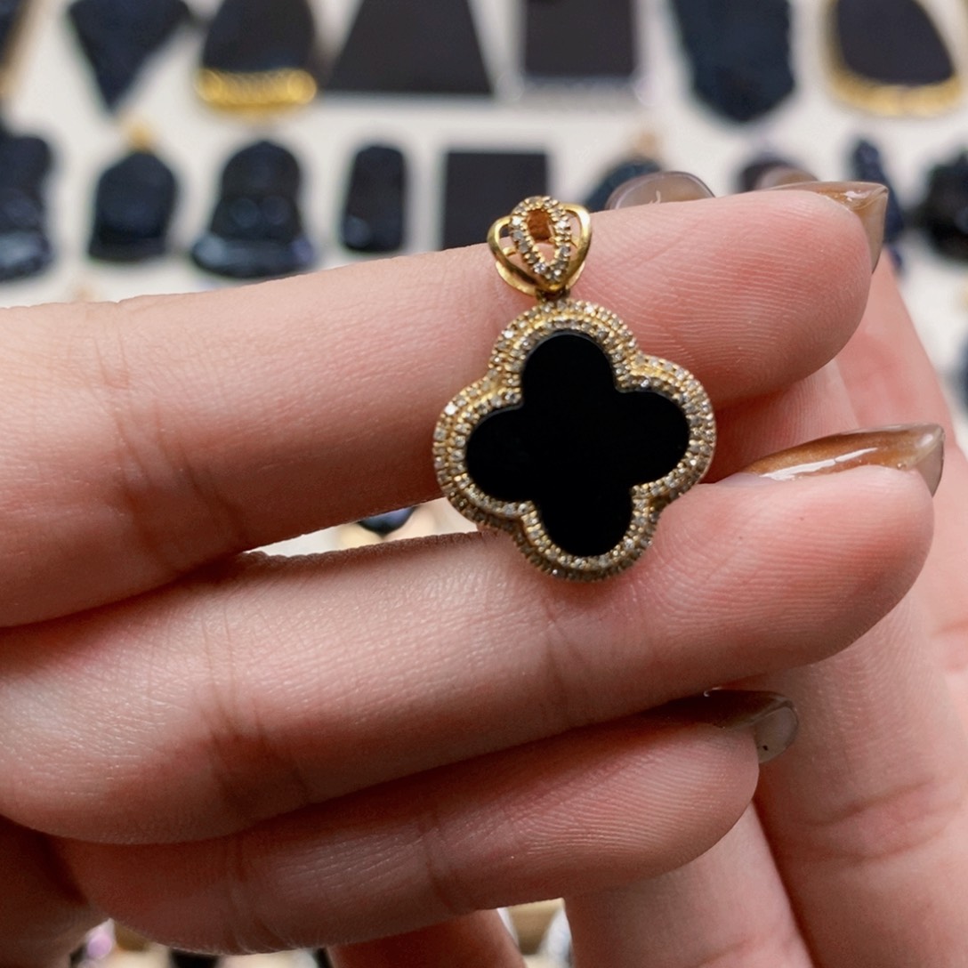 18K金镶嵌定制翡翠墨翠四叶草吊坠