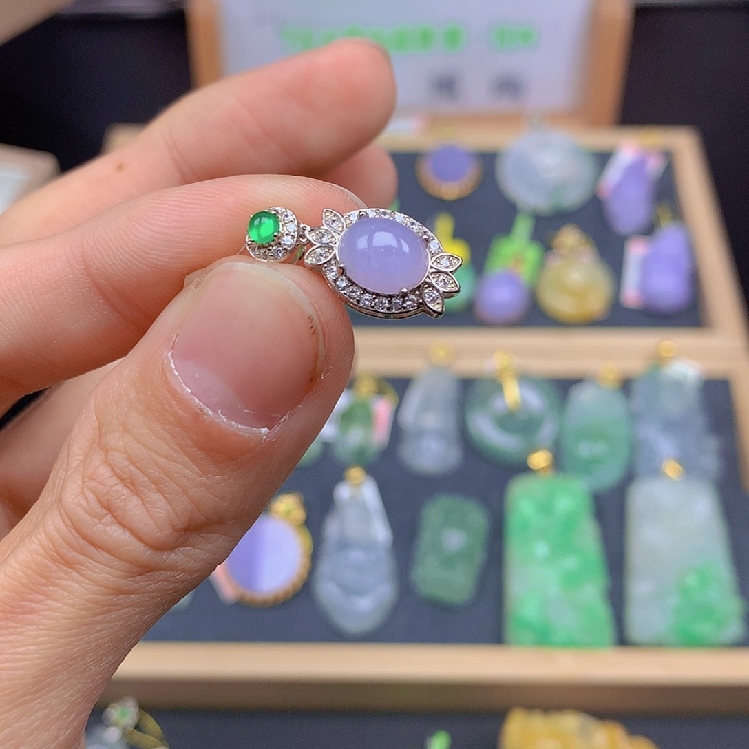 翡翠颈饰未镶嵌翡翠