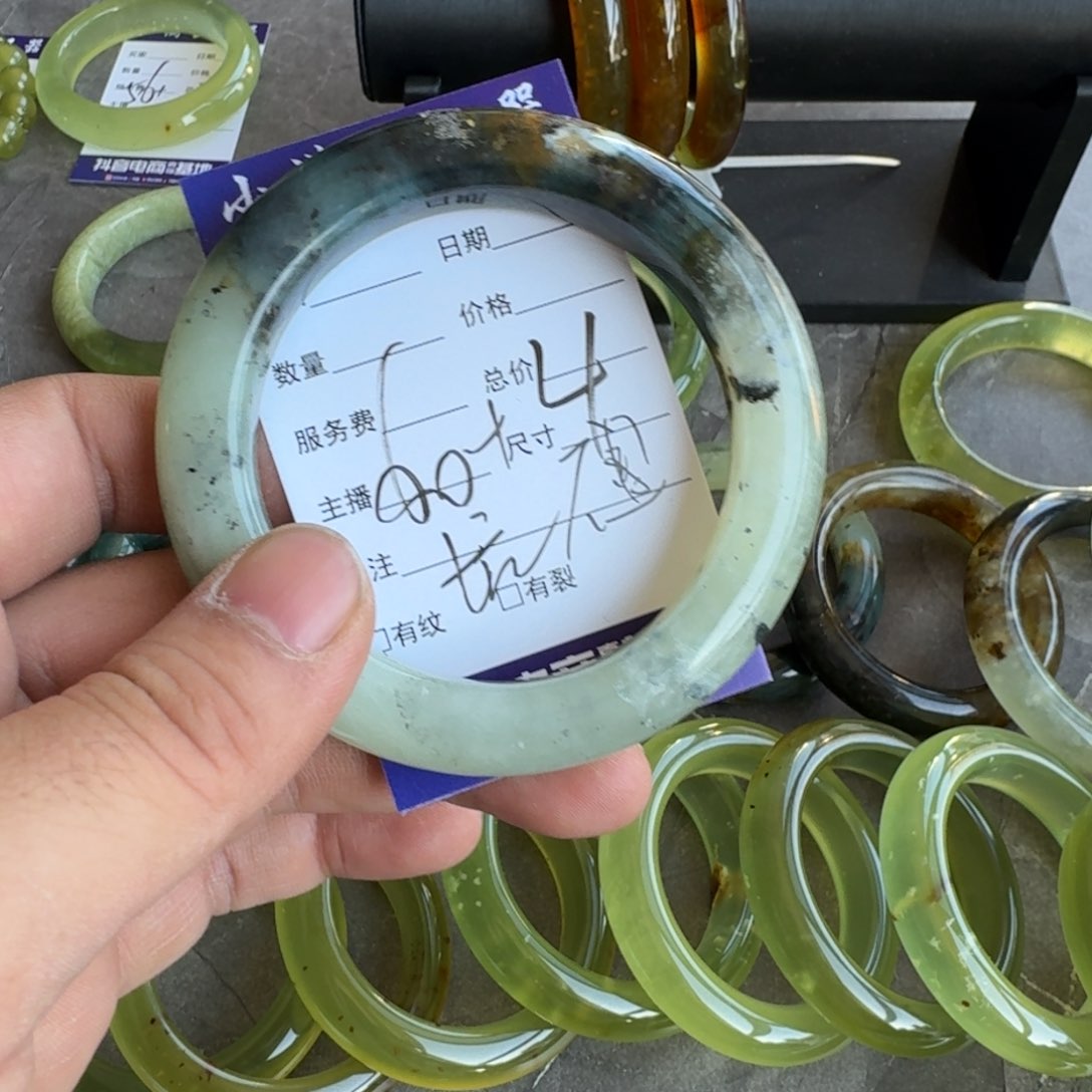 蛇纹石玉手镯合金没****）