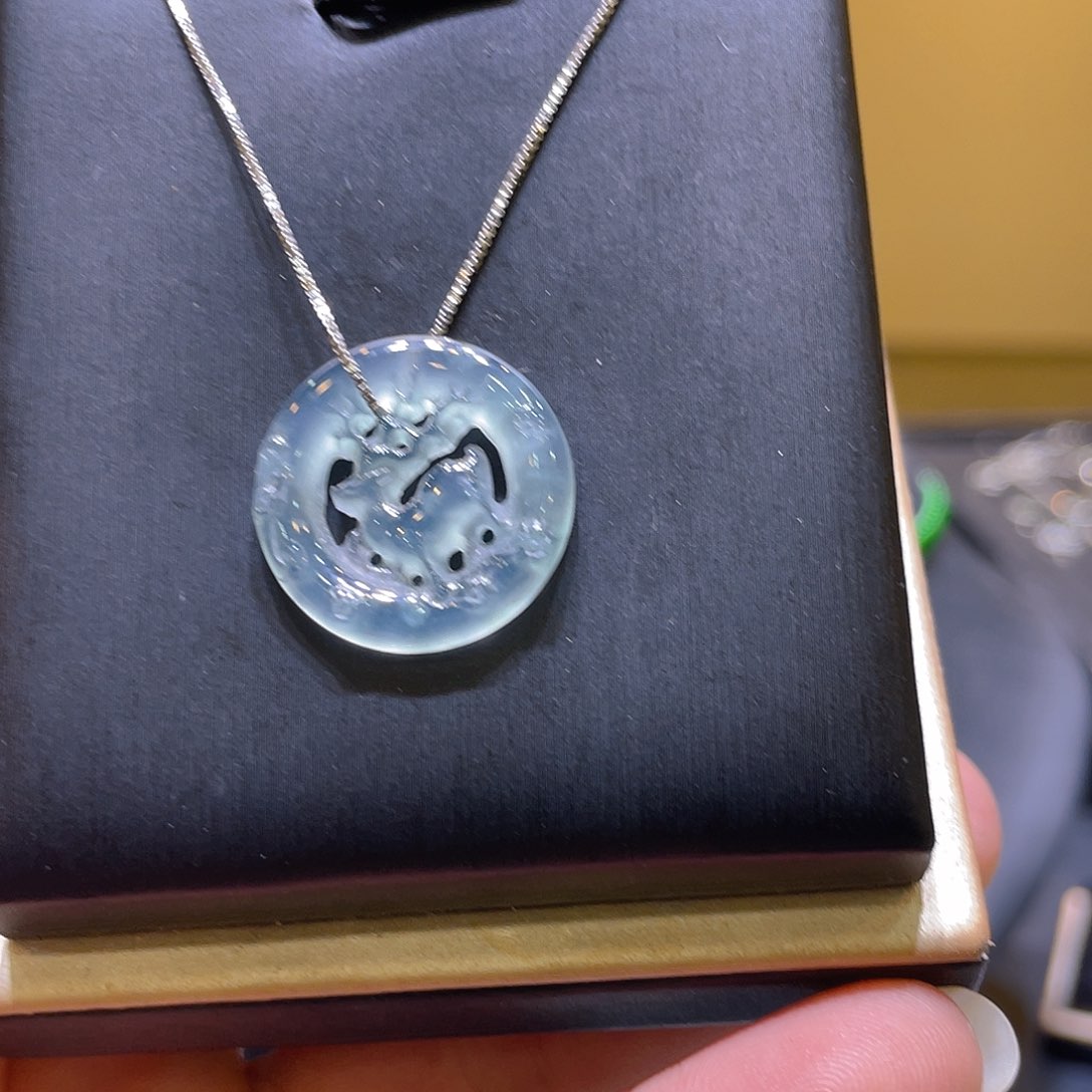 吊坠(不含链)未镶嵌翡翠