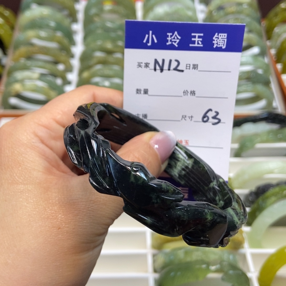 蛇纹石玉手镯未镶嵌