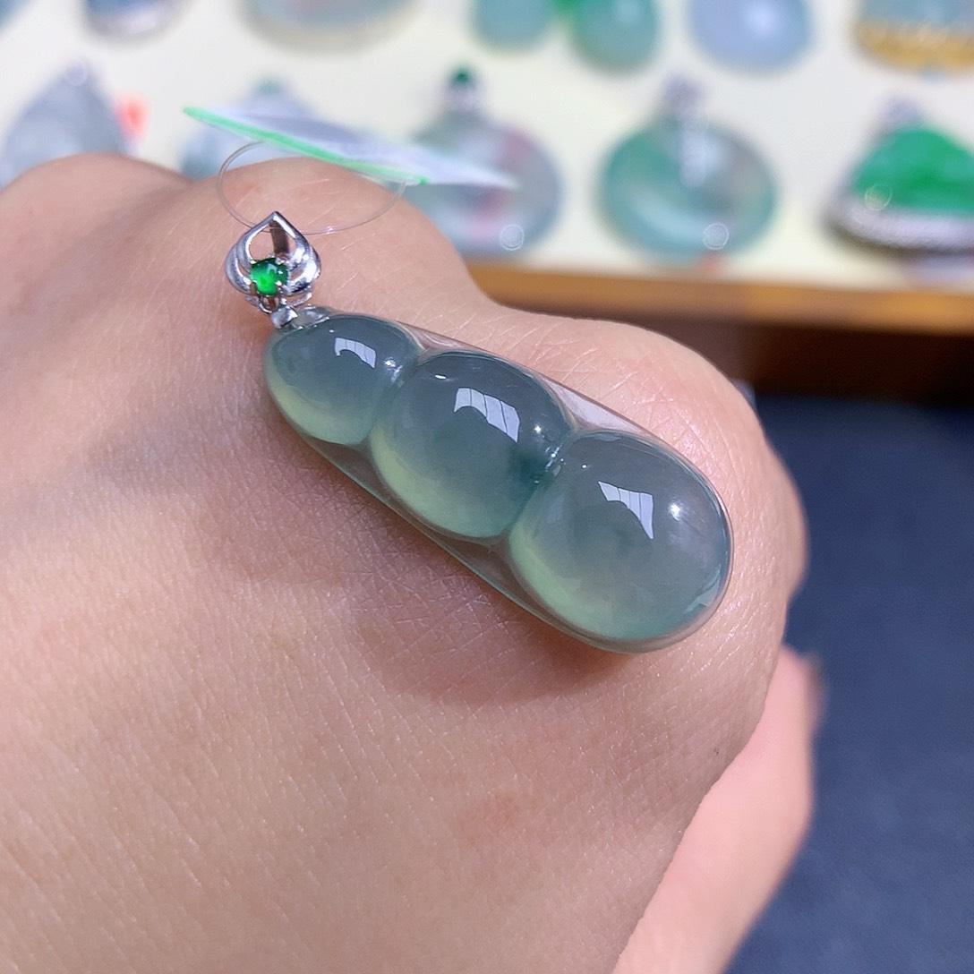 翡翠颈饰18K金镶嵌福豆