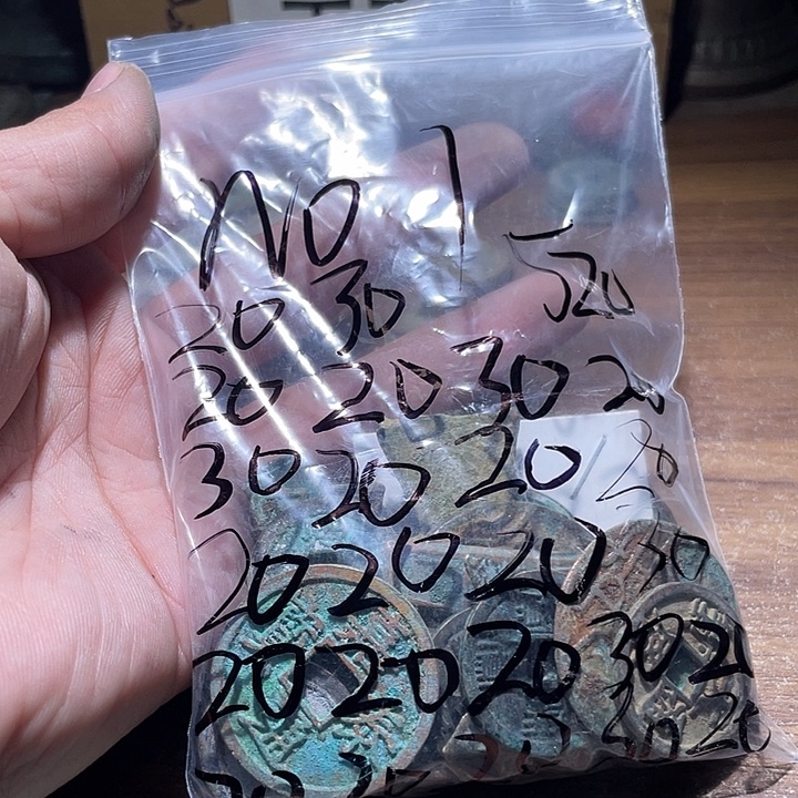 ꫜ***）纯银工艺品有限公司董事长的