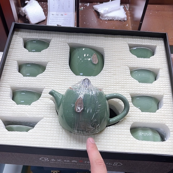 孤品茶具套装等。        