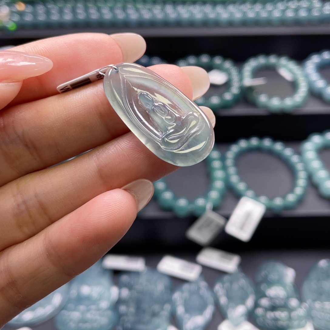 翡翠未镶嵌颈饰悟道