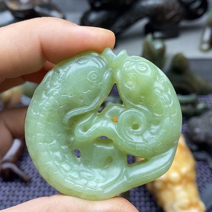 未镶嵌蛇纹石玉颈饰