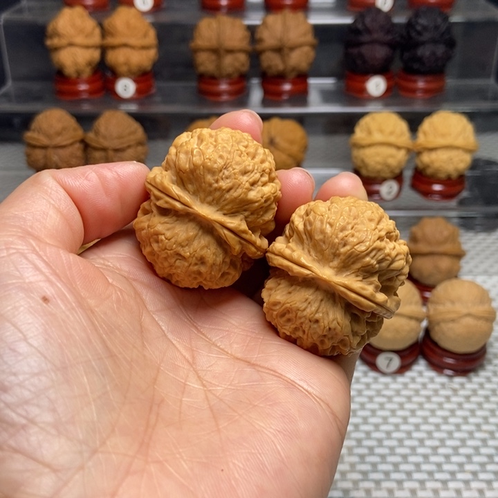 文玩核桃把件24麒麟王