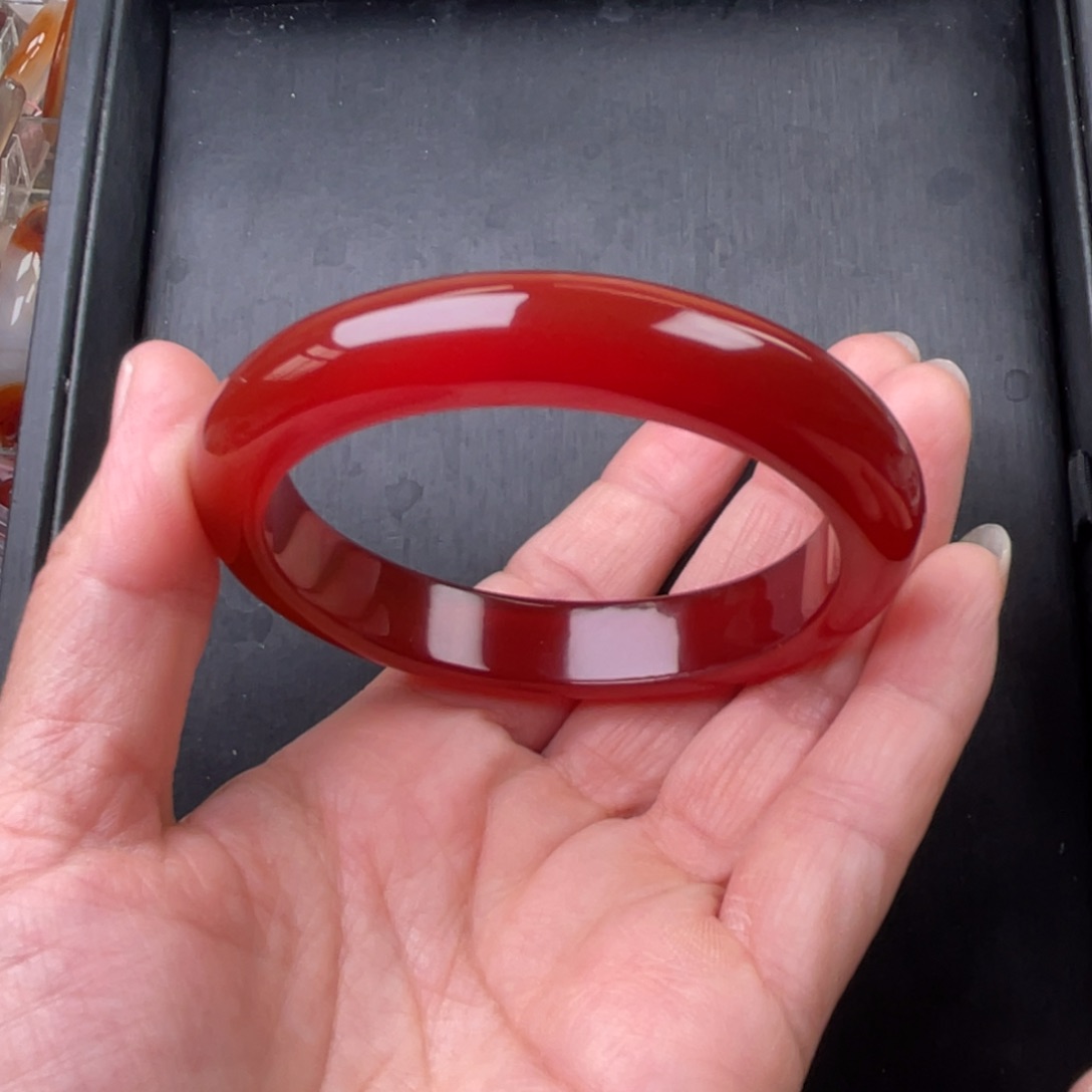 玛瑙/玉髓手镯未镶嵌?***红