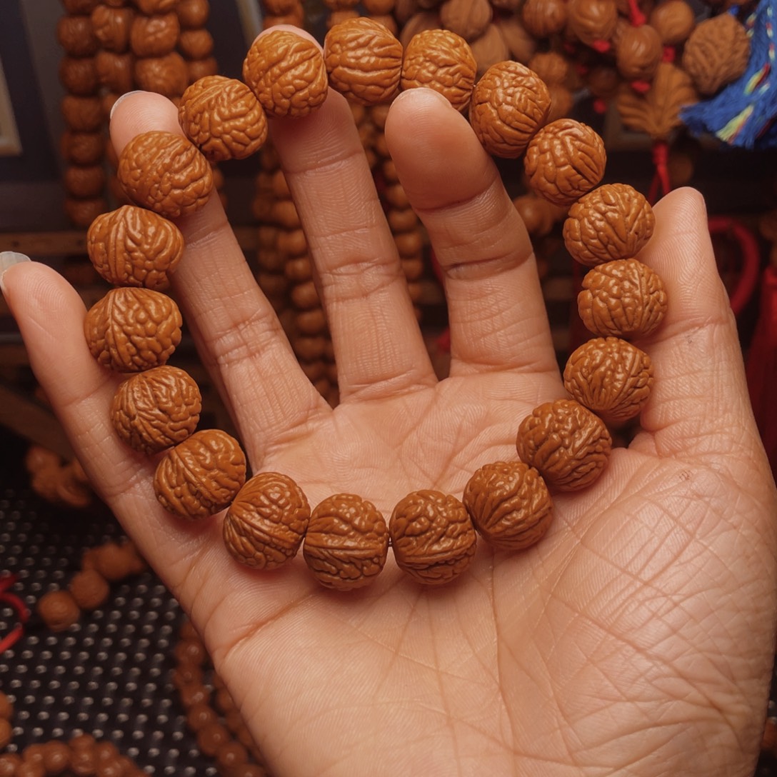 木质类龙纹桃枭挂件