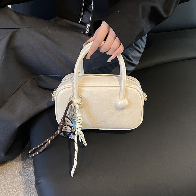 2025新款百搭时尚精致手提单肩斜挎吐司包9077白