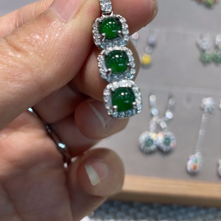 翡翠未镶嵌颈饰翡翠吊坠