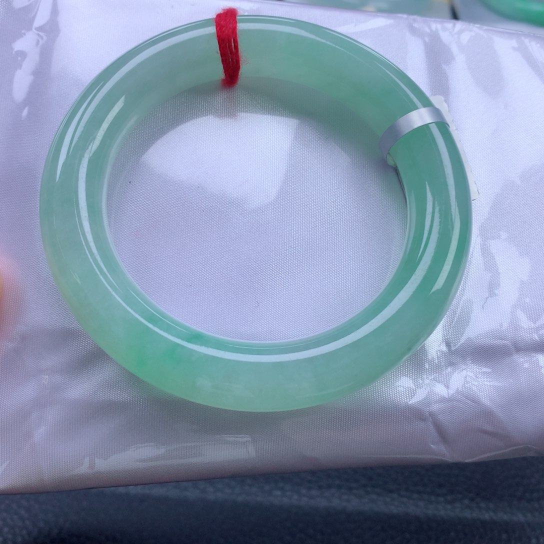 翡翠手镯未镶嵌57圆 