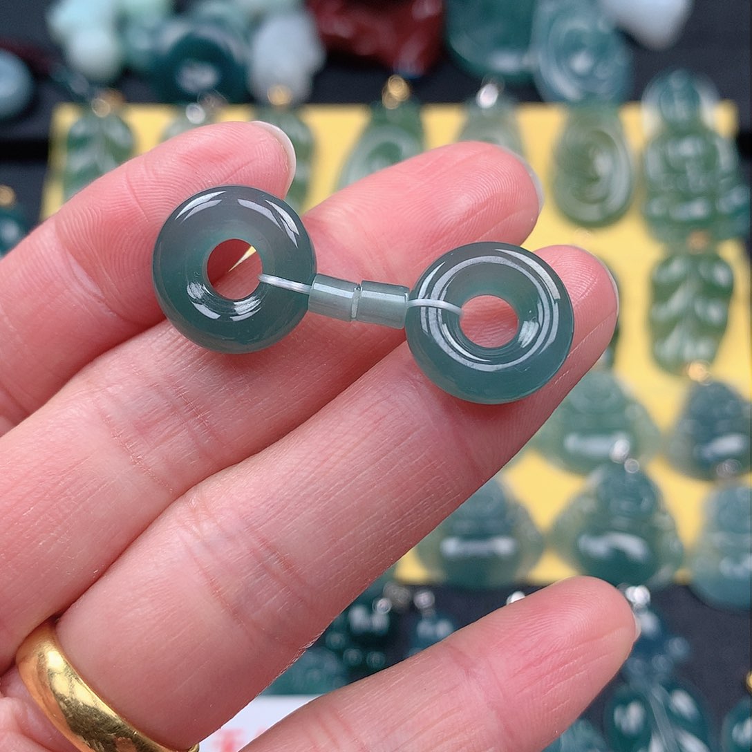 翡翠吊坠(不含链)未镶嵌笑****吊坠