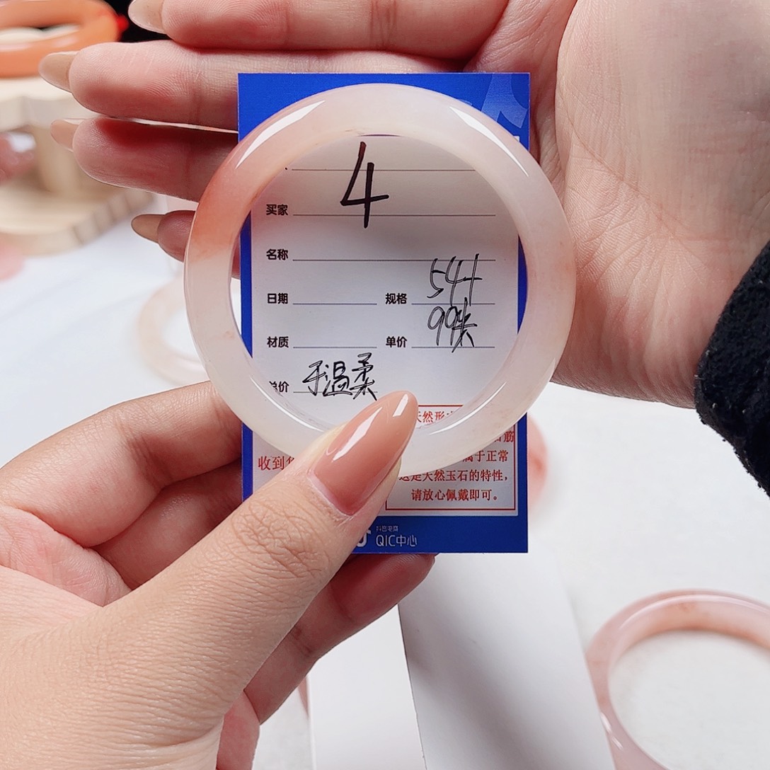 于***柔石英质玉未镶嵌手镯