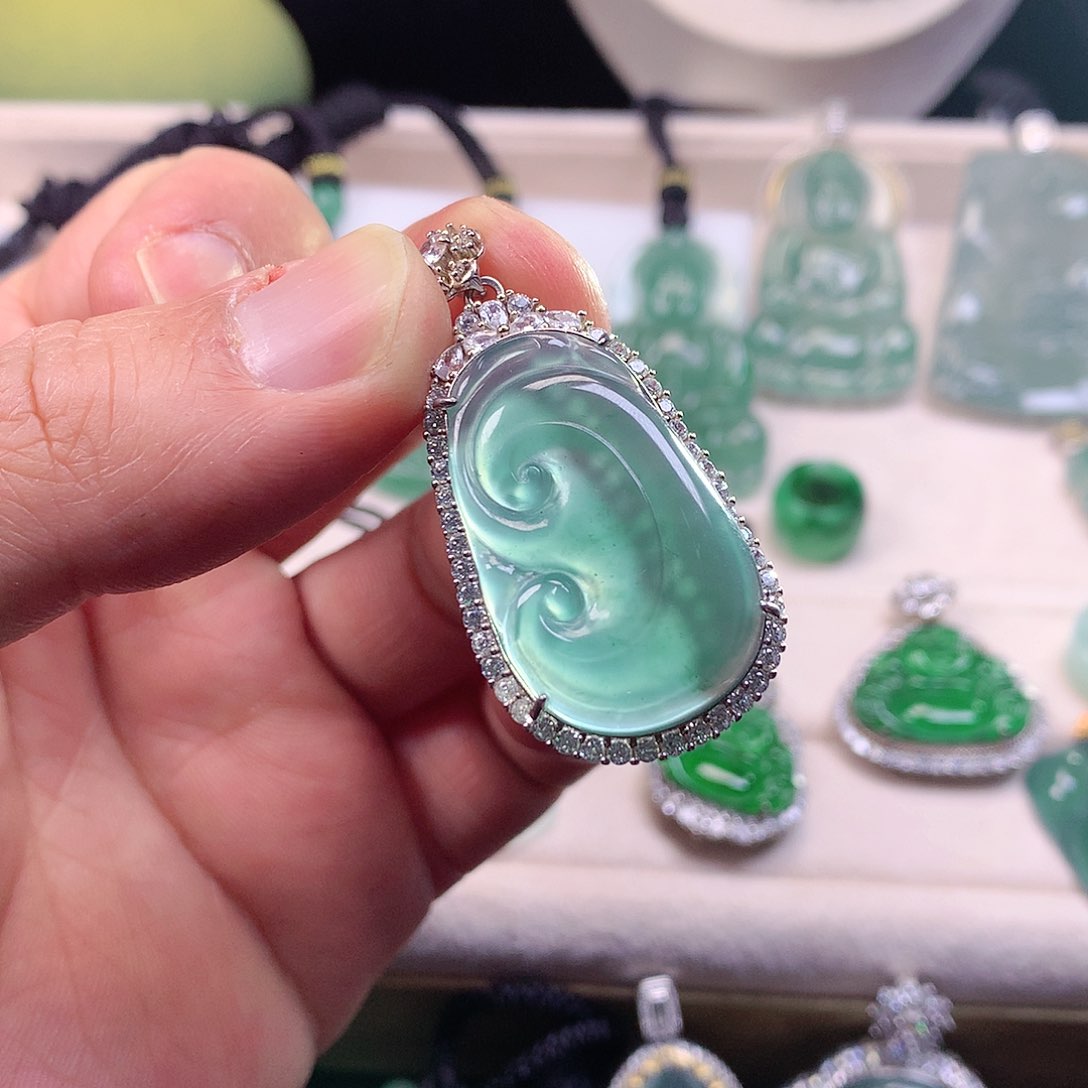 翡翠颈饰银S925镶嵌翡翠