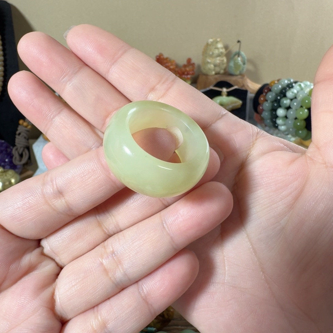 蛇纹石玉未镶嵌戒圈