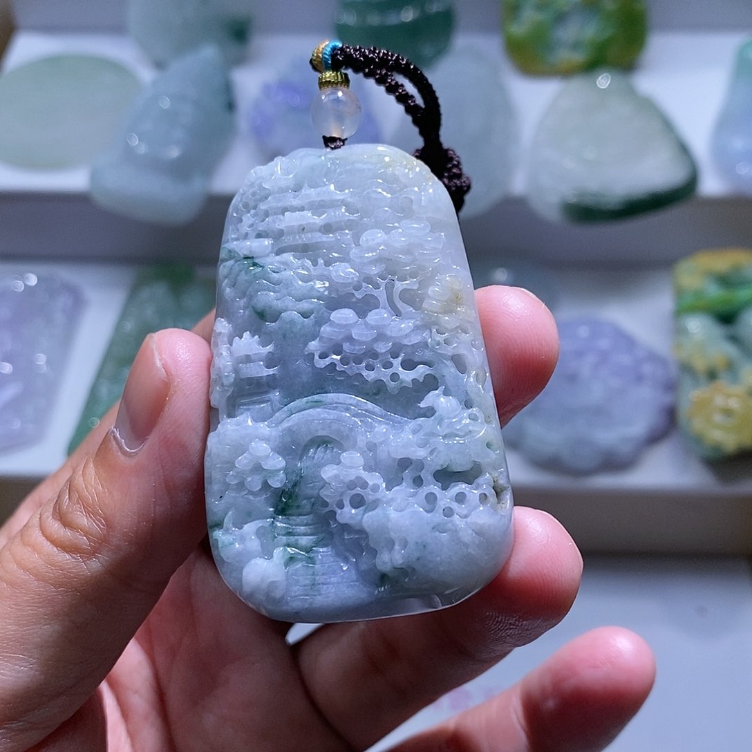 【闪购商品】翡翠颈饰未镶嵌山水