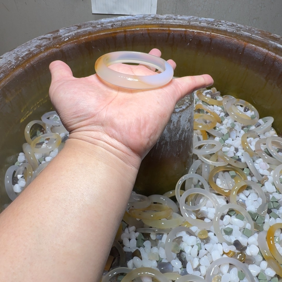 有***子玛瑙/玉髓未镶嵌手镯