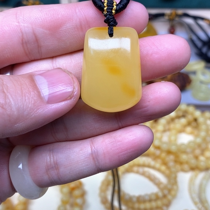 琥珀珠宝奇石未镶嵌