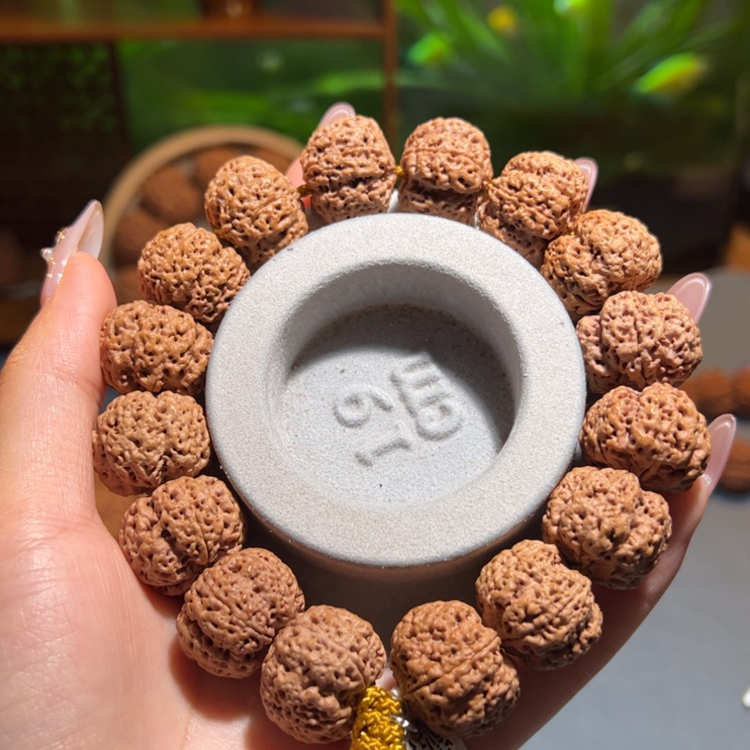 金刚菩提吊坠黄皮蜂王20mm