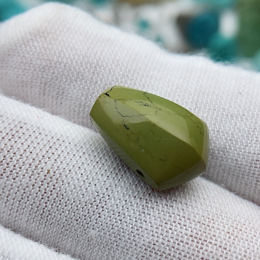 绿松石颈饰未镶嵌