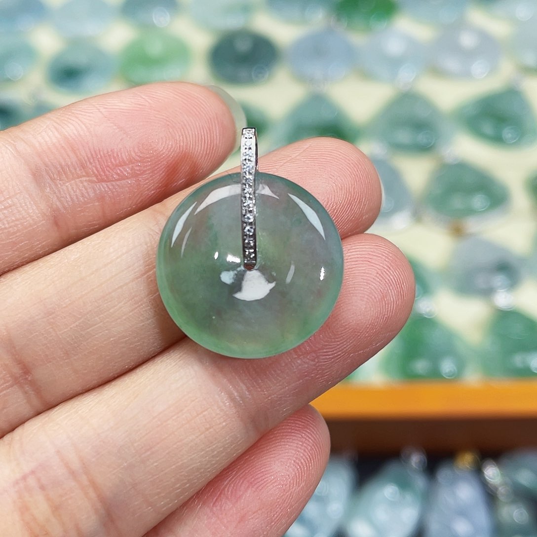 翡翠颈饰18K金镶嵌吊坠