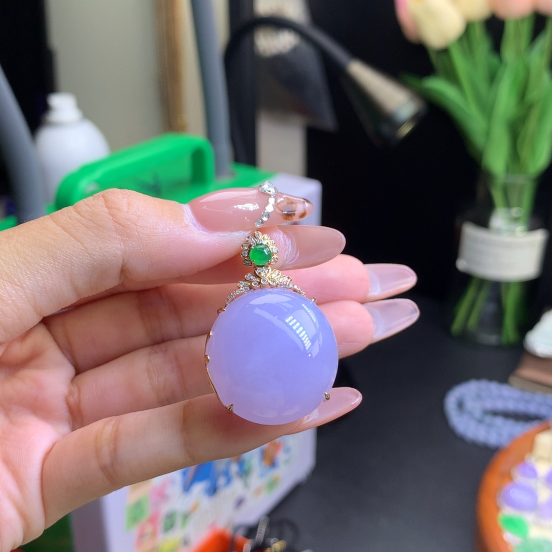 翡翠18K金镶嵌颈饰