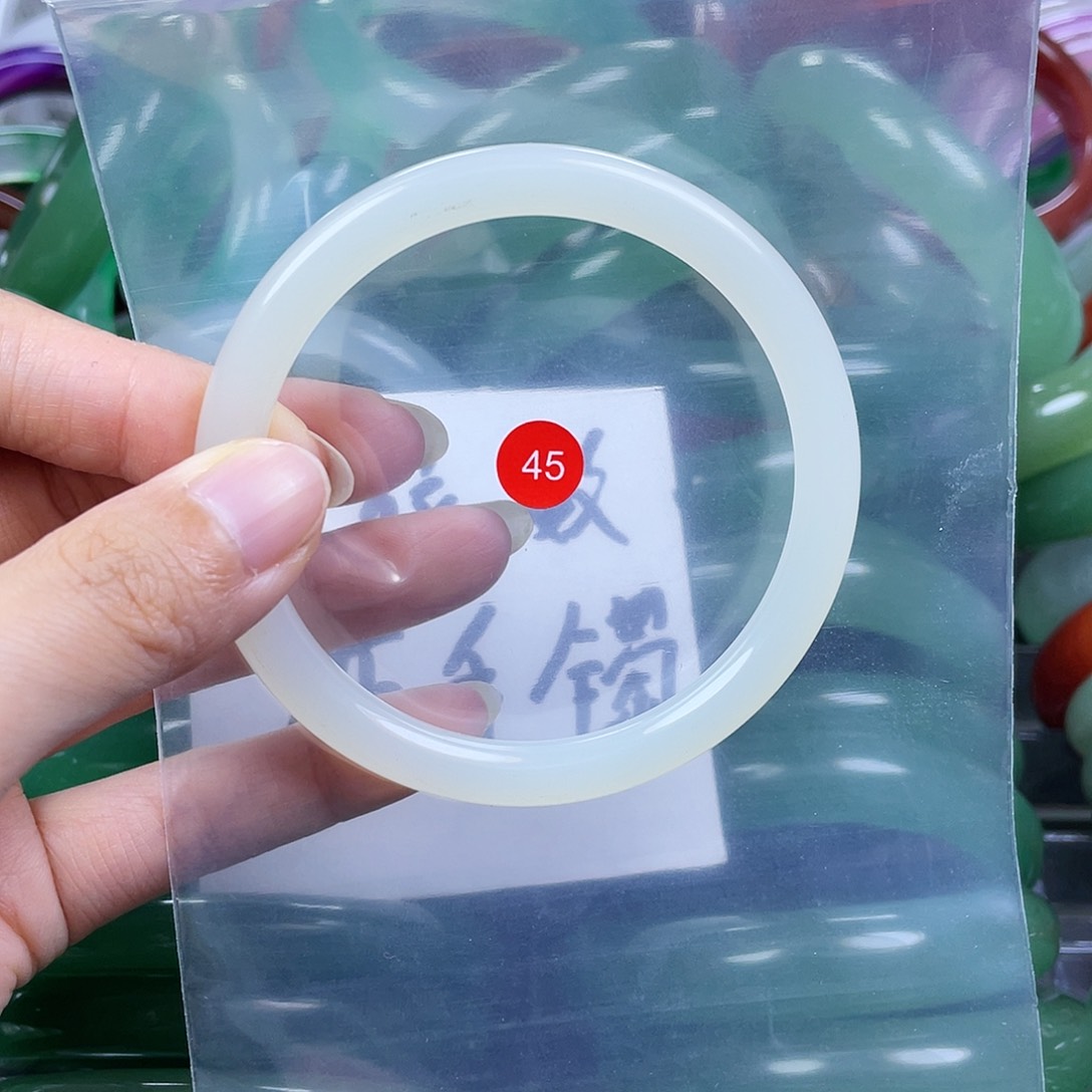 【闪购商品】未镶嵌手镯石英岩玉6061