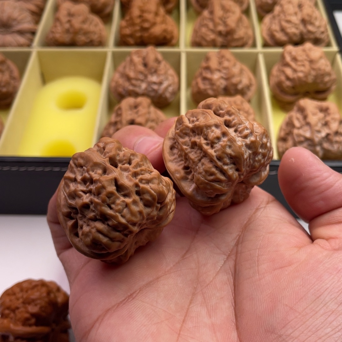 和***硕吊坠文玩核桃36蛤蟆0683