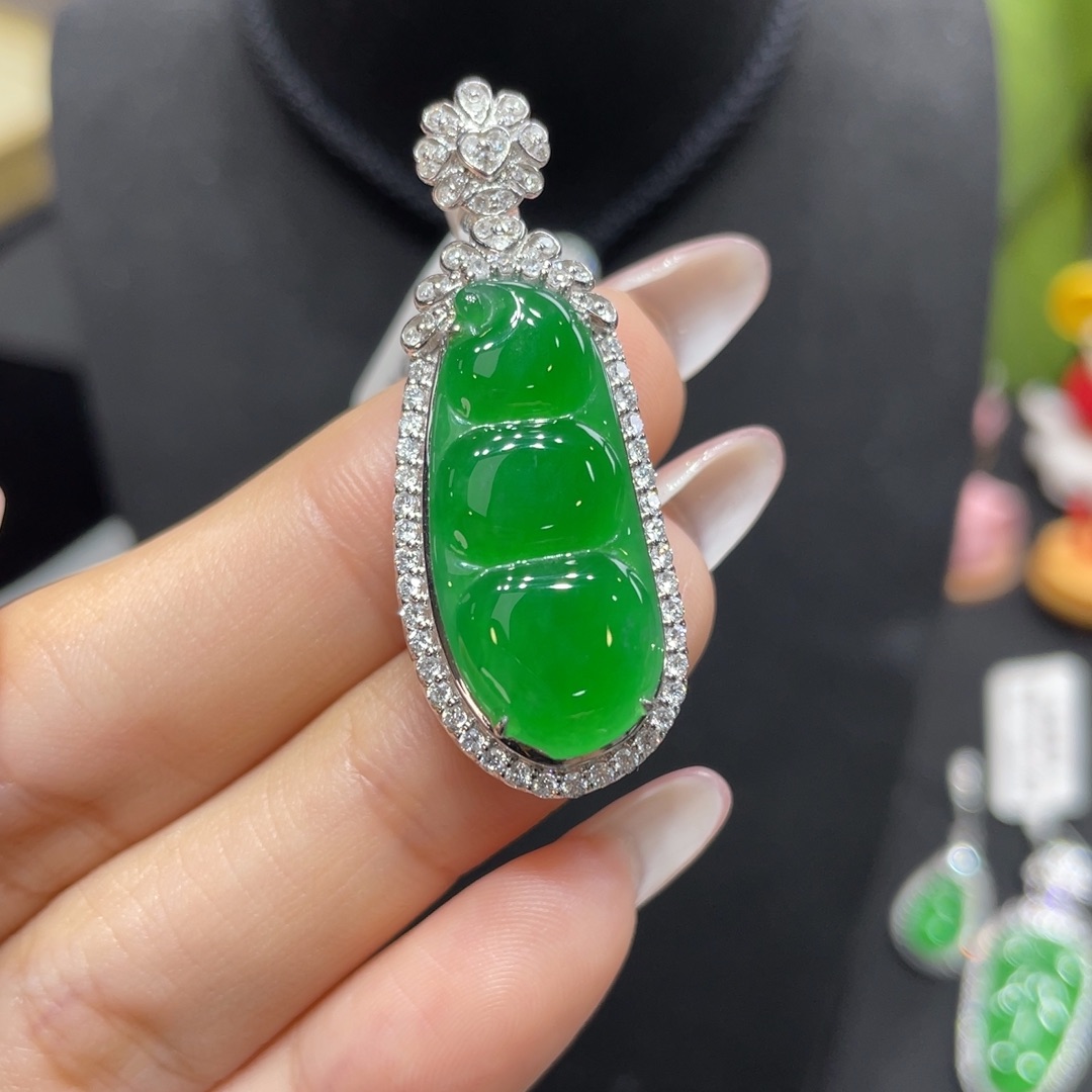 翡翠颈饰18K金镶嵌天然缅甸翡翠a货