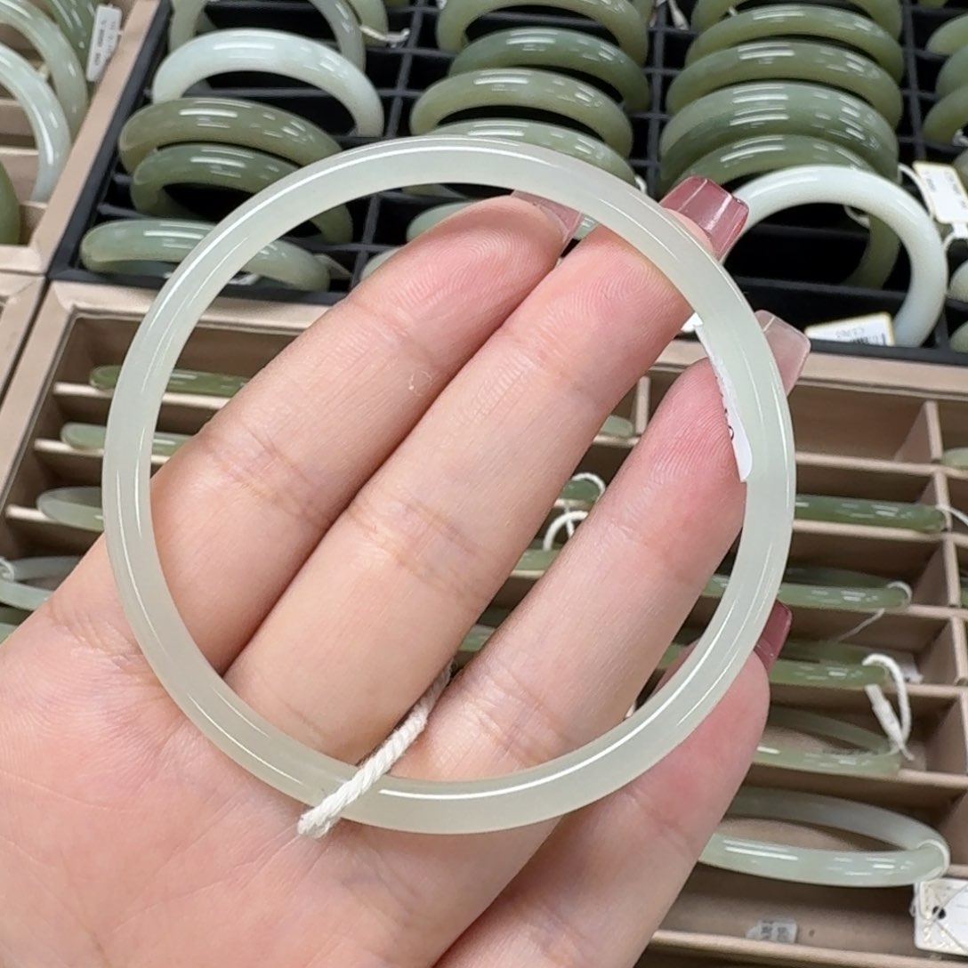 和田玉手镯未镶嵌流***i