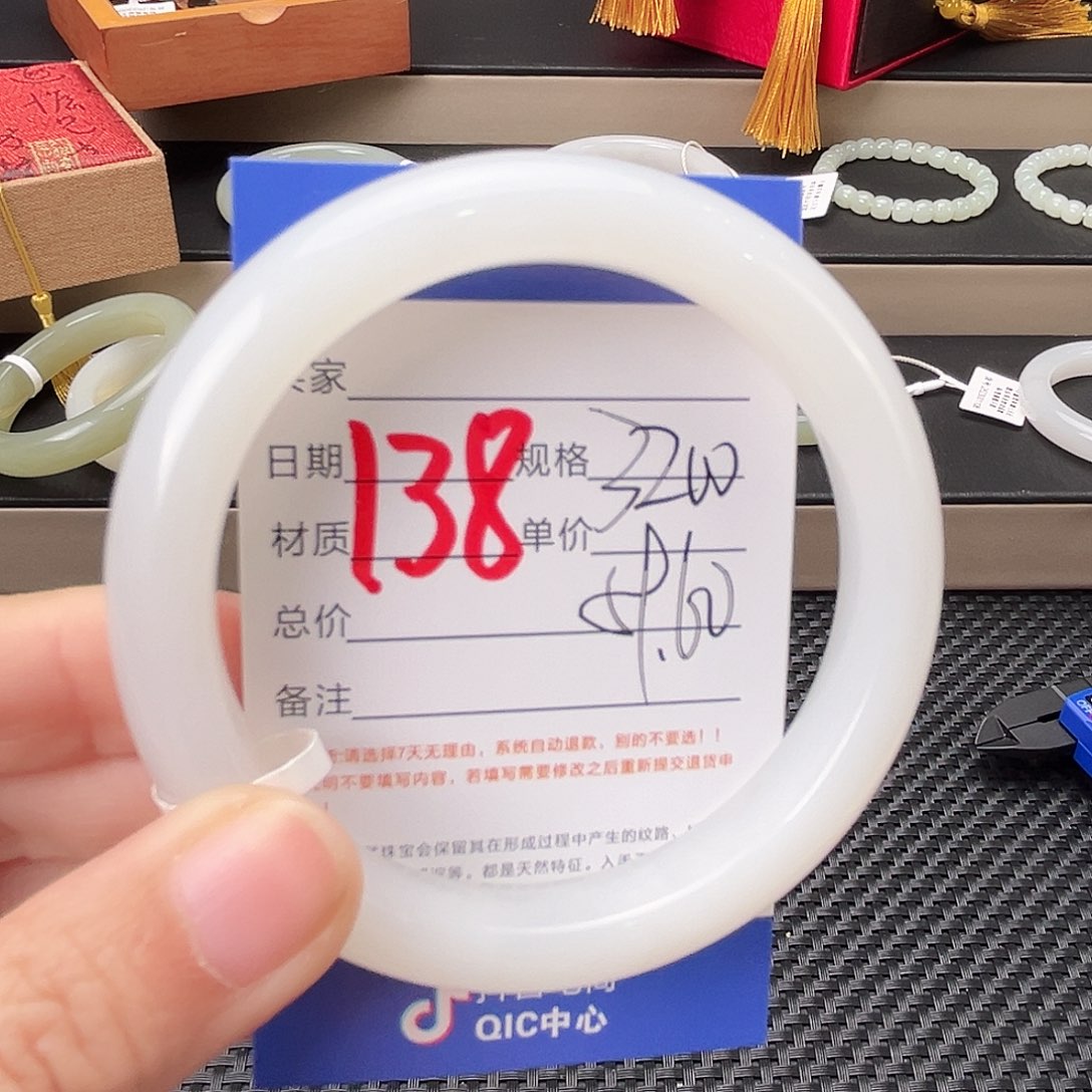 和田玉手镯未镶嵌