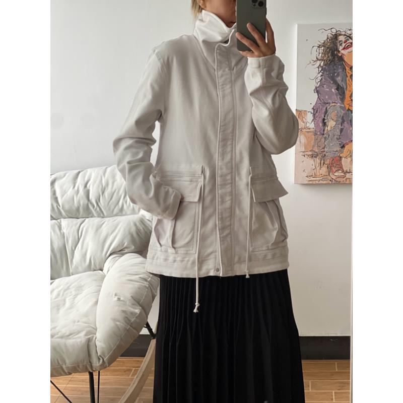 2929米白色弹力拉链高领口袋设计款休闲外套