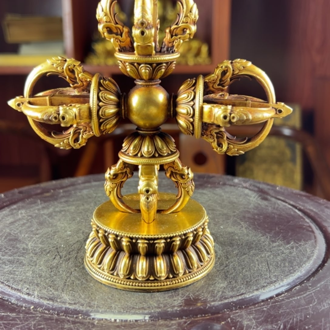 阳****丽佛像的造型和造型