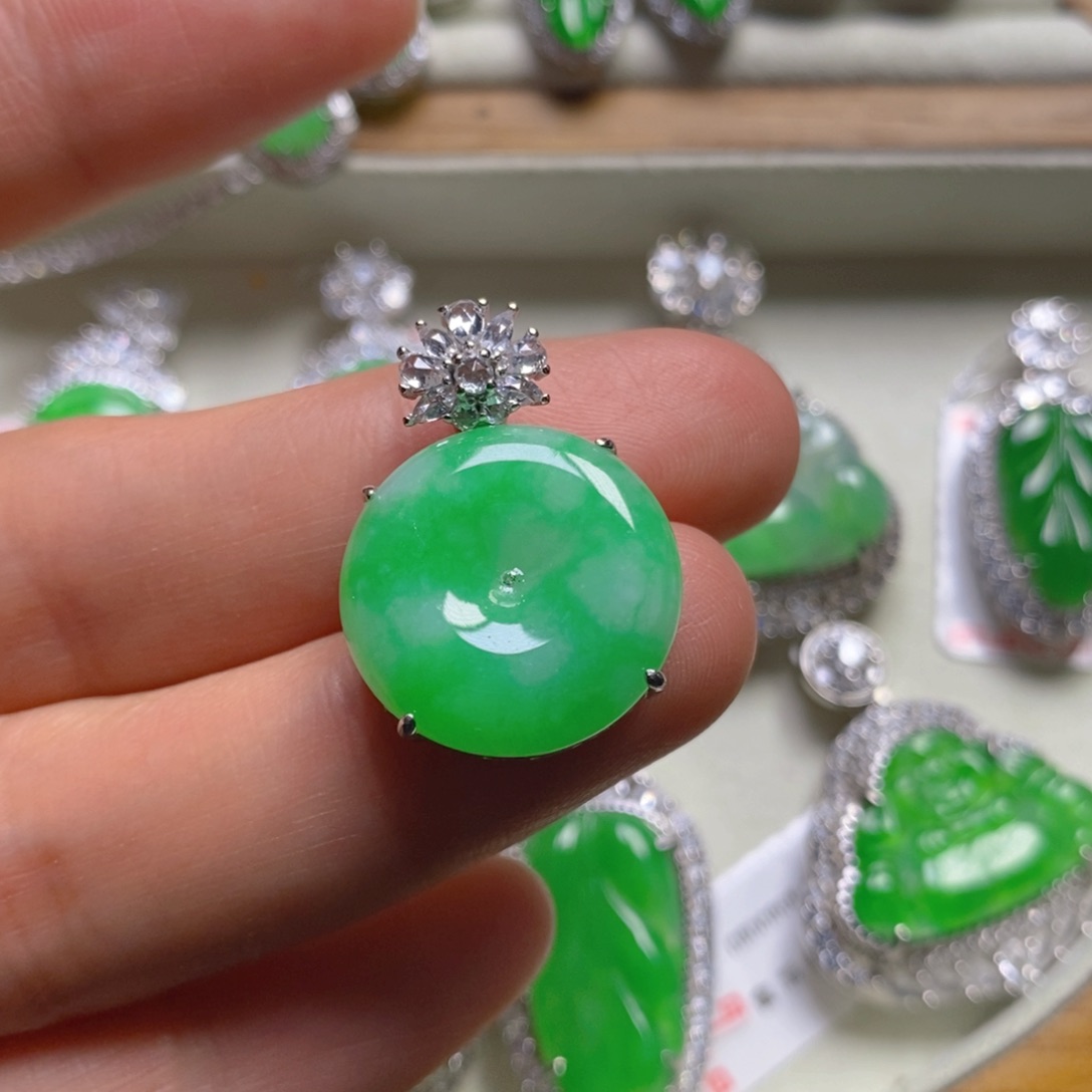 翡翠颈饰银S925镶嵌平安扣吊坠