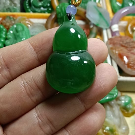 翡翠颈饰未镶嵌云