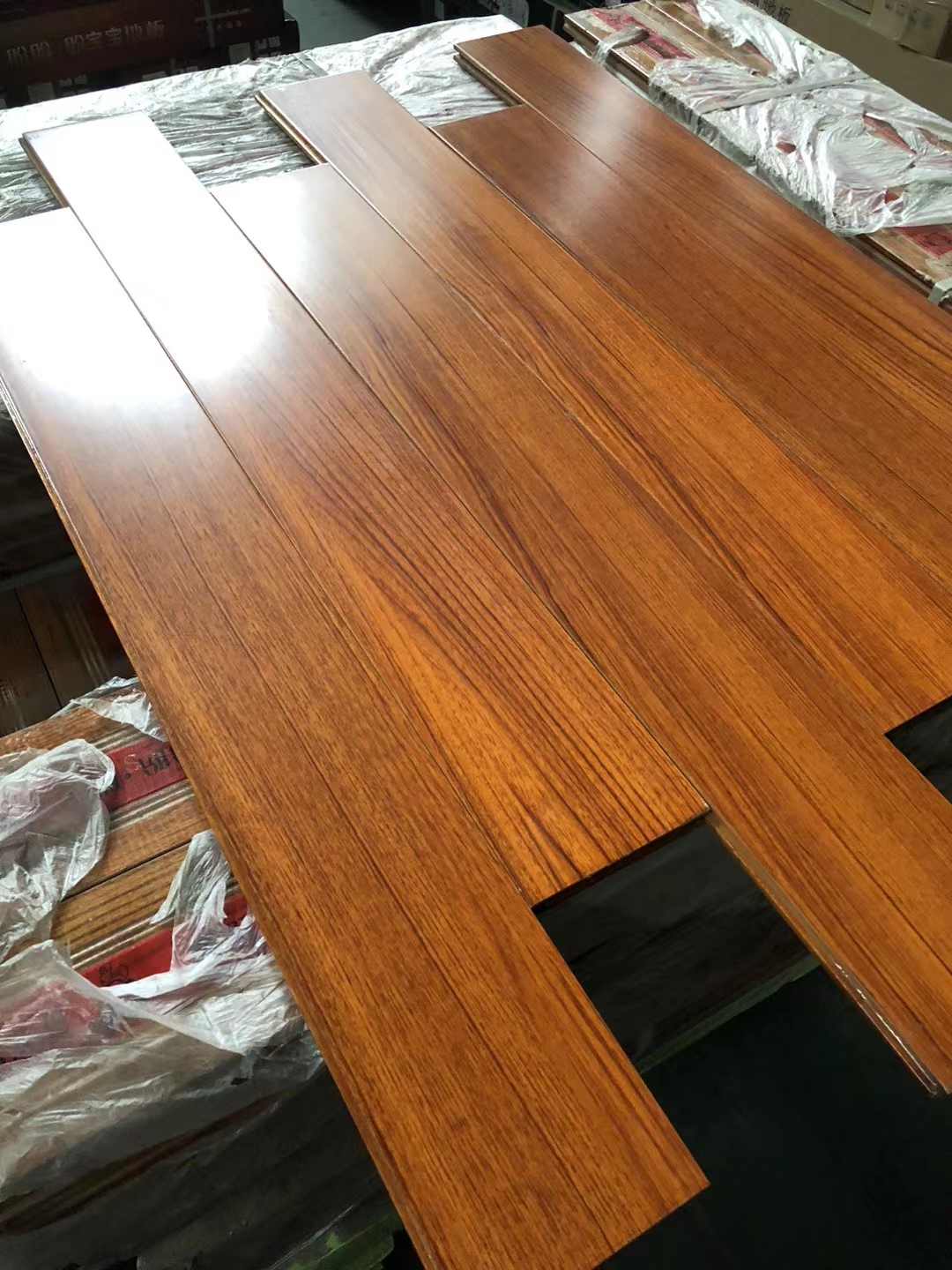 纯实木地板柚木色规格910*122*18现货50.5个平方，
