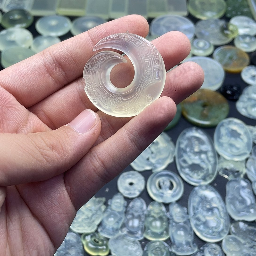 岫玉未镶嵌颈饰时来运转