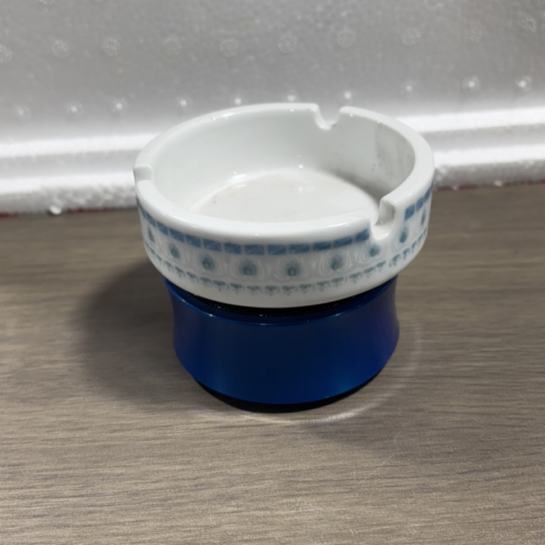 釉下五彩烟灰缸微瑕9厘米