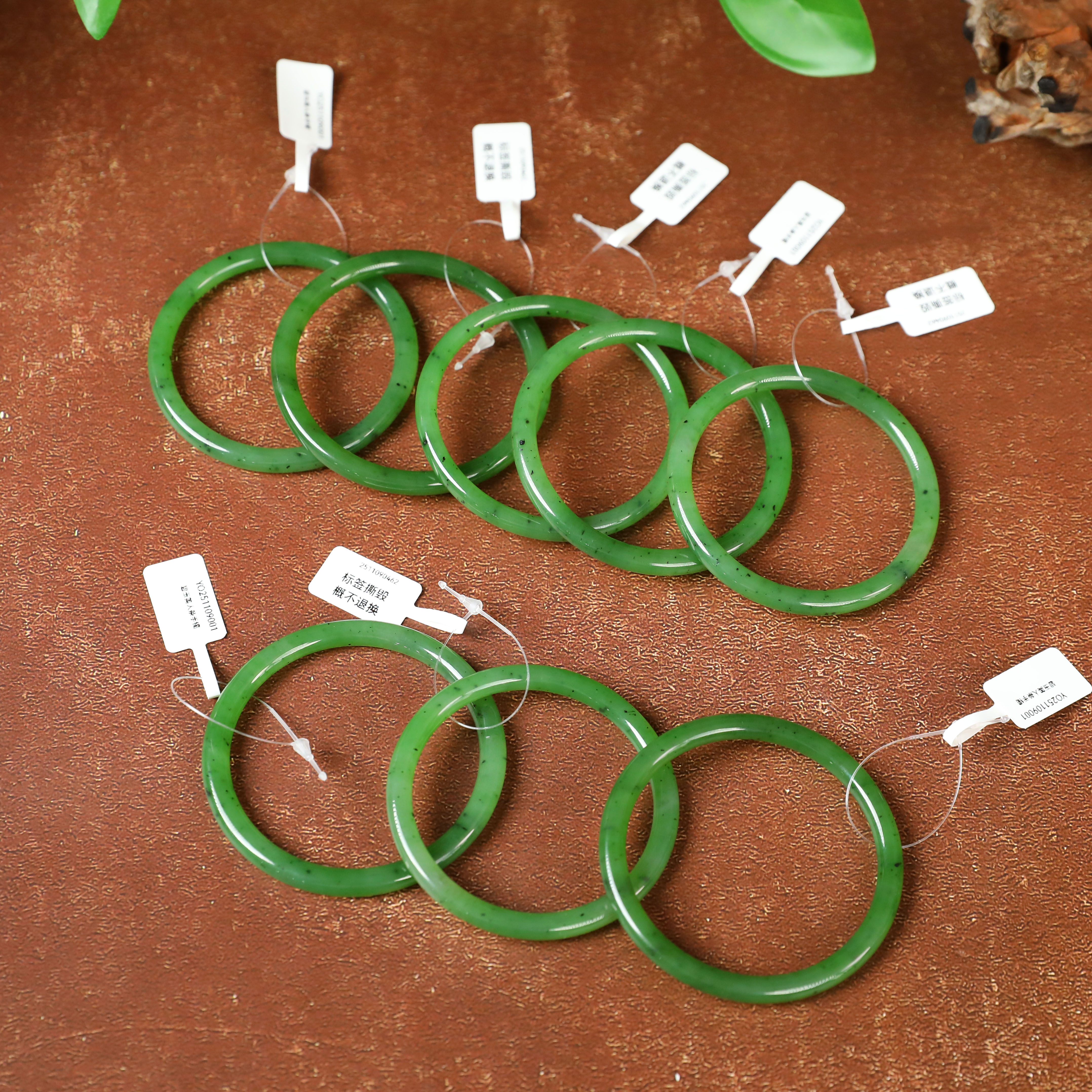 【潮生珠宝】·臻品·和田玉碧玉苹果绿猕猴桃叮当手镯多样性发一