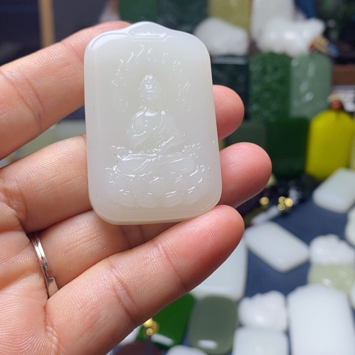 吊坠(赠链)未镶嵌和田玉