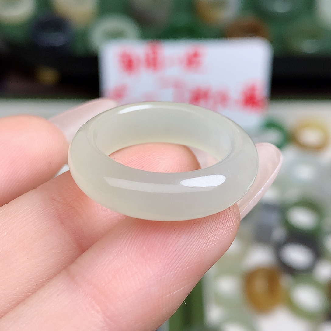 未镶嵌戒指和田玉