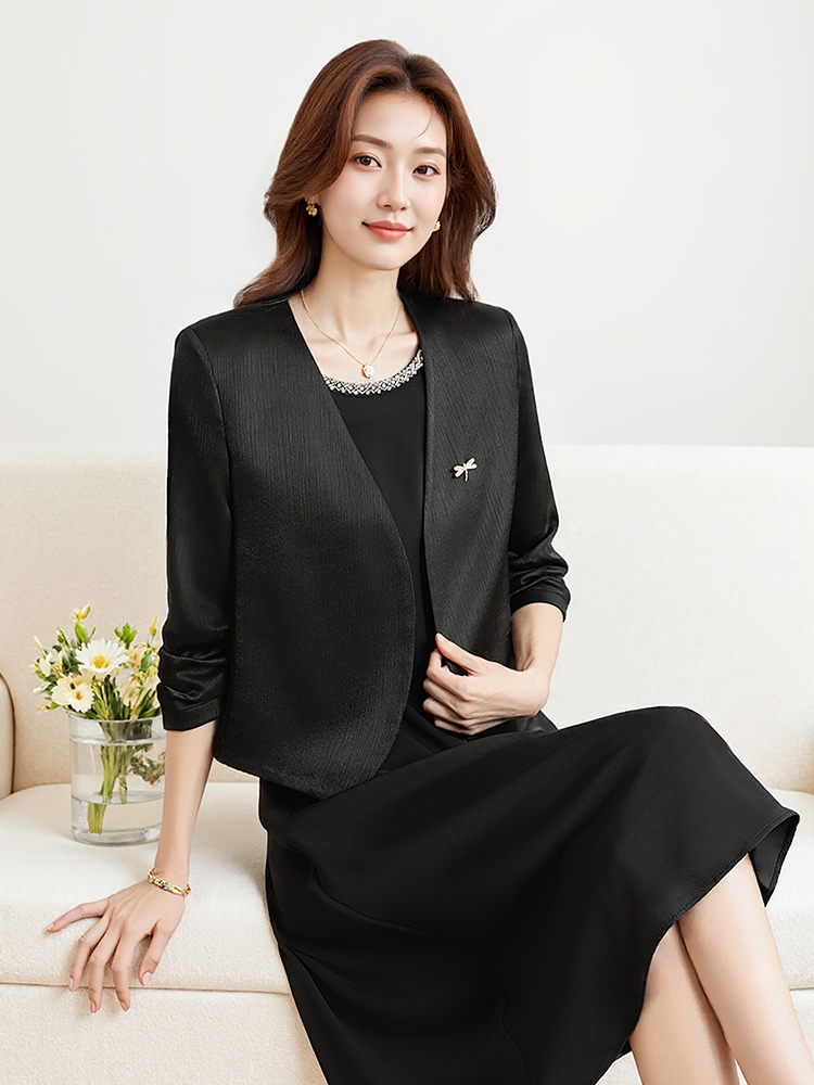 黑色短款外套女2025新款夏季该机干收腰显瘦气质七分袖百搭小西装