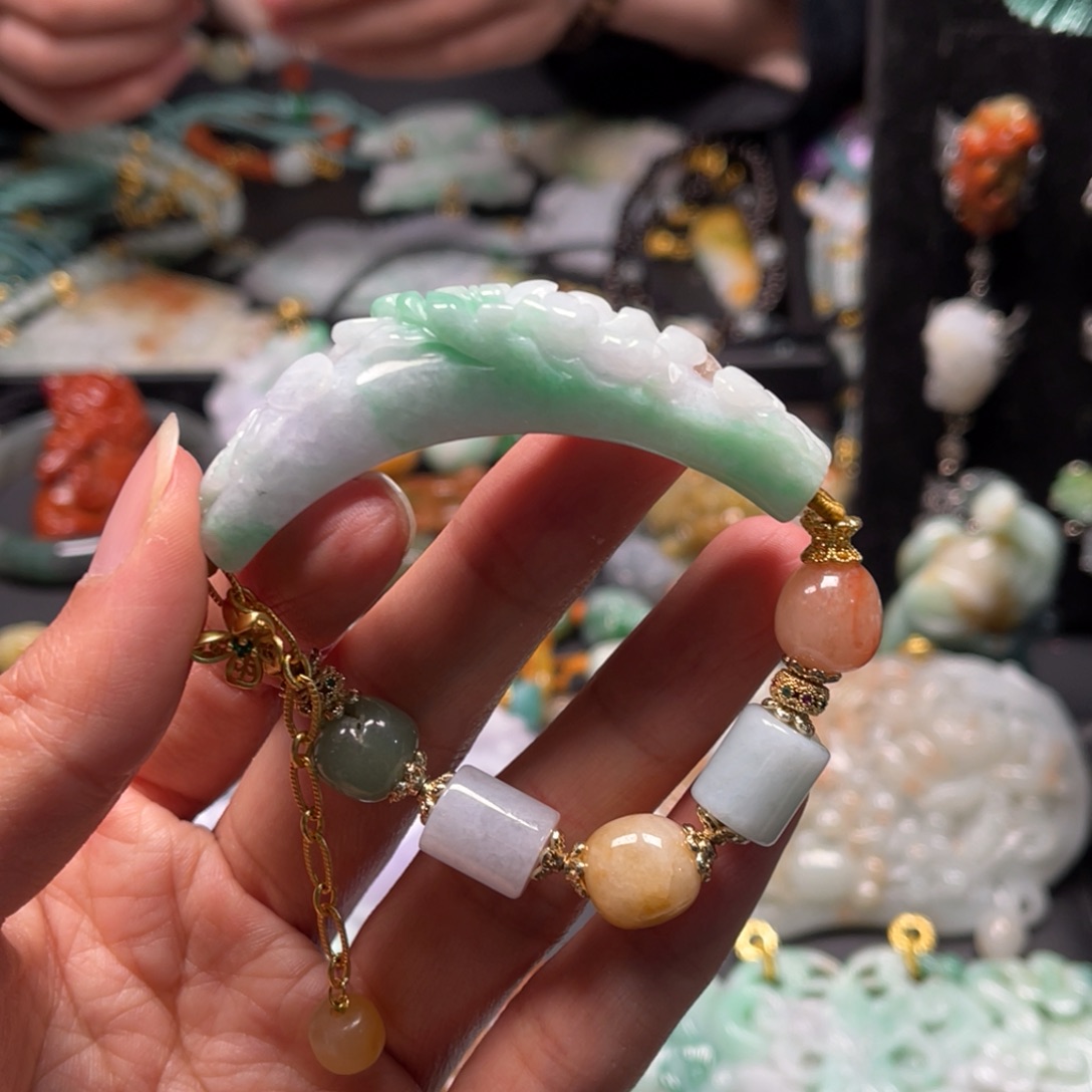 翡翠颈饰未镶嵌fcgvggggggghbbb