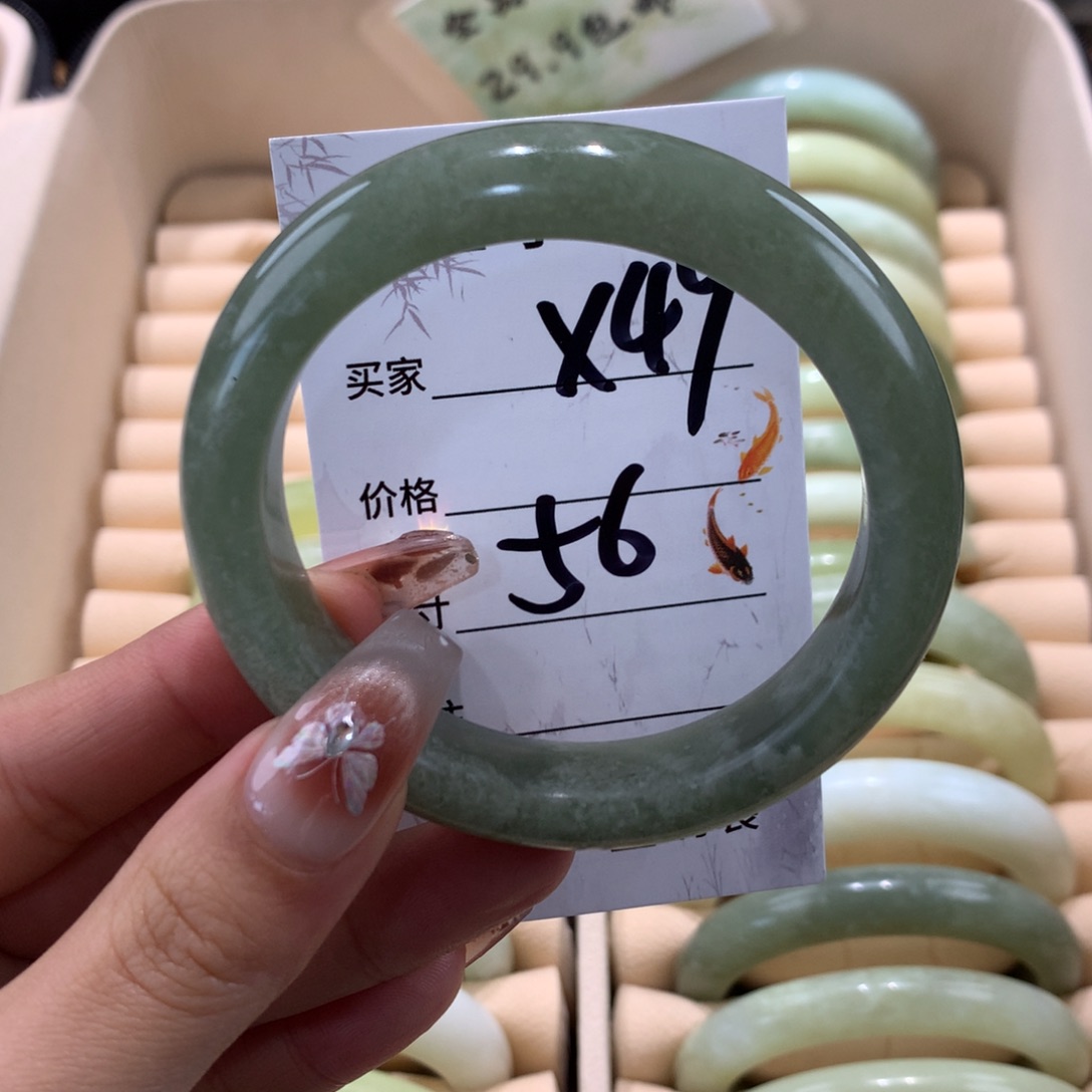 蛇纹石玉未镶嵌手镯