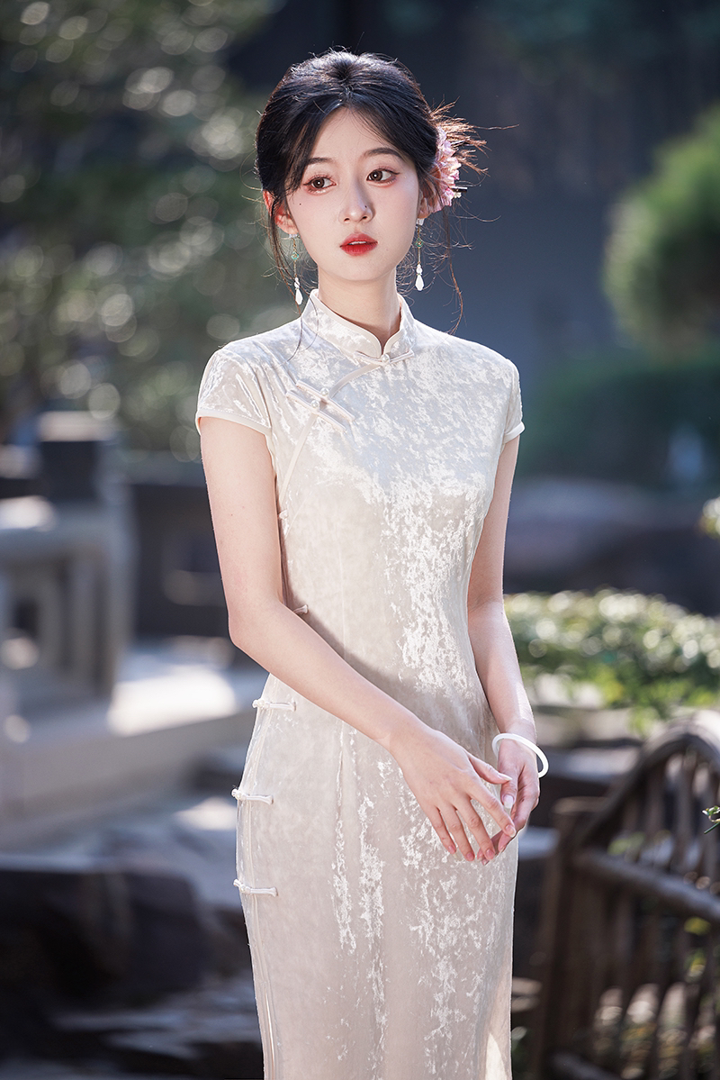 625 年轻款纯色无袖提花《月光》旗袍