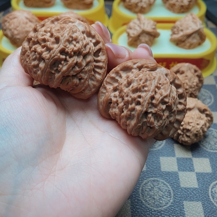 文玩核桃把件45白狮子