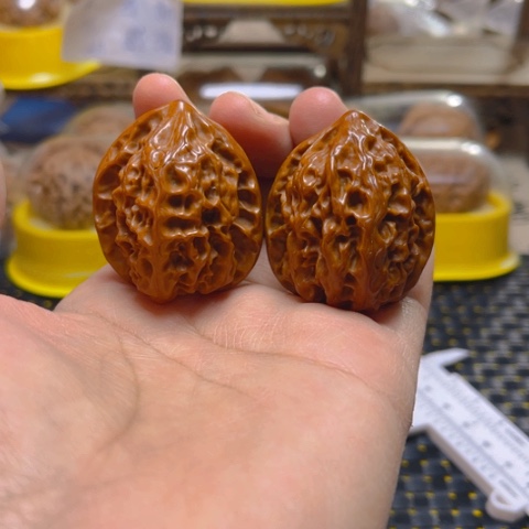 文玩核桃吊坠玲珑