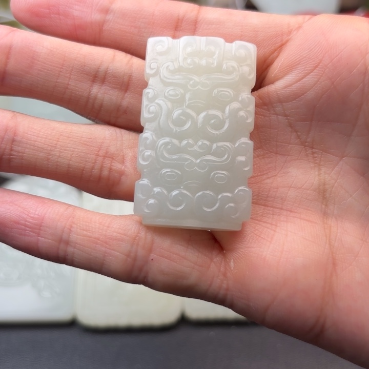 石***人和田玉未镶嵌挂件